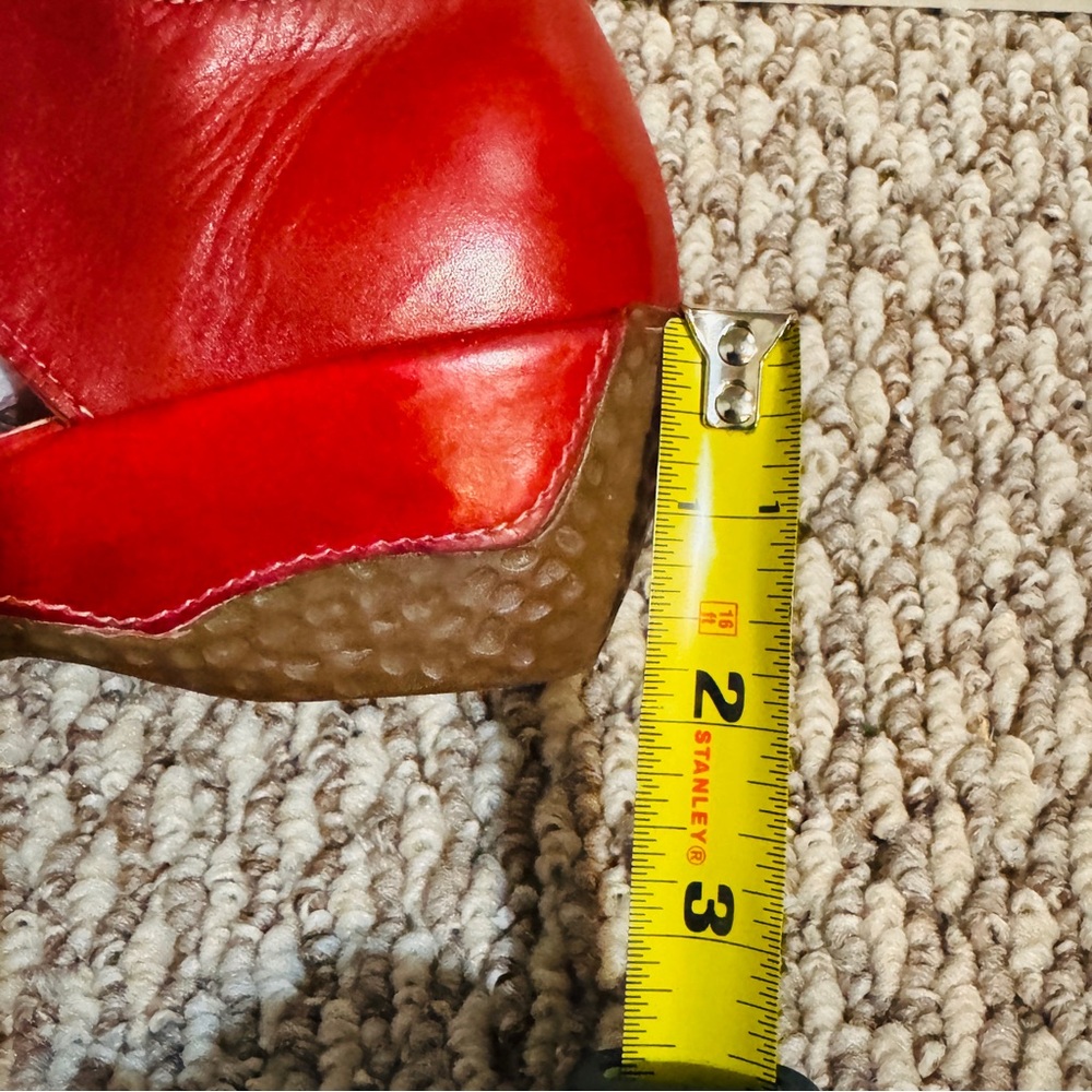 Bright Red L’Artiste Leather Sassy Comfortable Mary Jane Style Shoes! - Picture 8 of 16